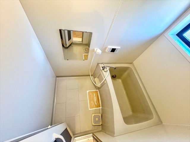 バス・シャワールーム　同一建物内１０２号室内装写真転載