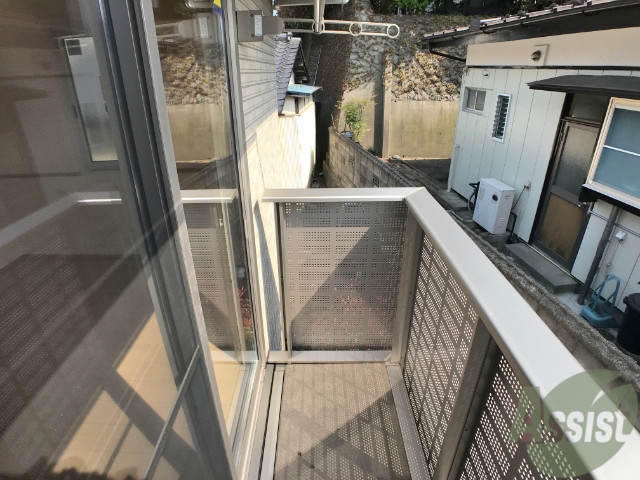 バルコニー　バルコニー。洗濯物がはかどりそうな広さがありますよ。