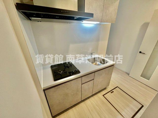 キッチン　同建物内の同仕様別室写真となります。
