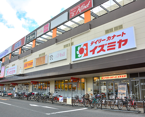 スーパー　イズミヤ 稲田新町店（スーパー）まで774m