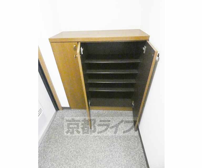 その他設備　靴収納付の玄関