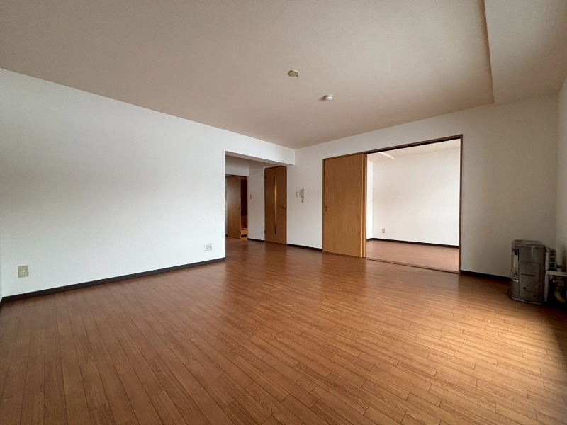 居室・リビング　広くてキレイなお部屋が広がっていて、充実した生活が送れそう。