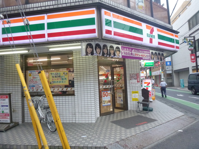 コンビニ　セブンイレブン越谷駅東口店（コンビニ）まで59m