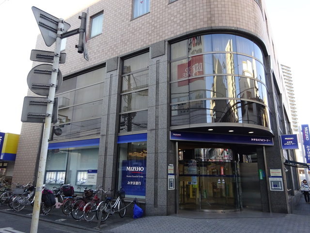 銀行　みずほ銀行越谷支店（銀行）まで176m