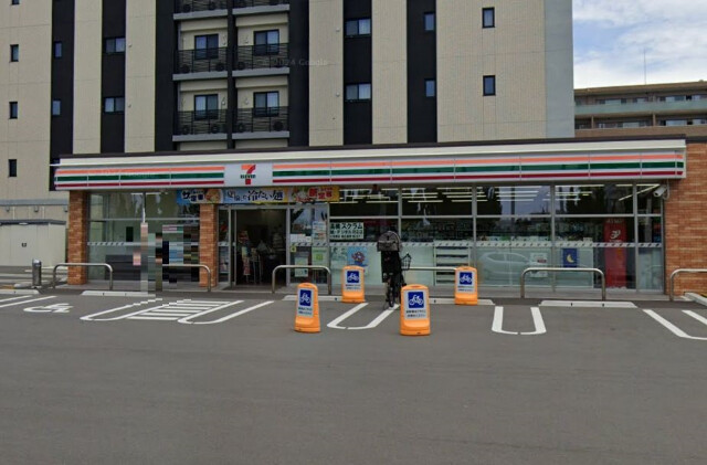 コンビニ　セブンイレブン高槻南松原町店（コンビニ）まで124m