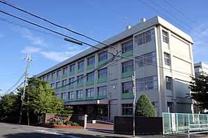 中学校　明石市立江井島中学校（中学校）まで1313m