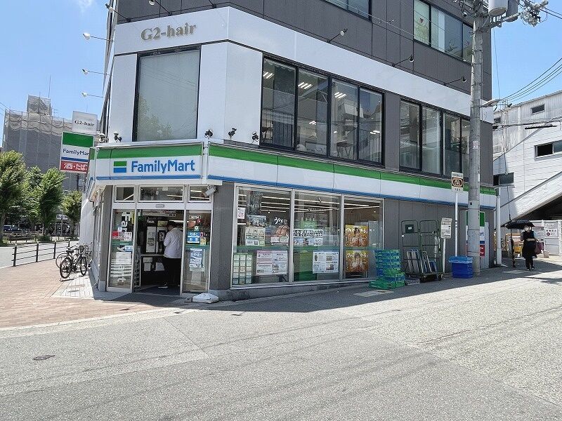 コンビニ　ファミリーマート玉造駅前店（コンビニ）まで321m