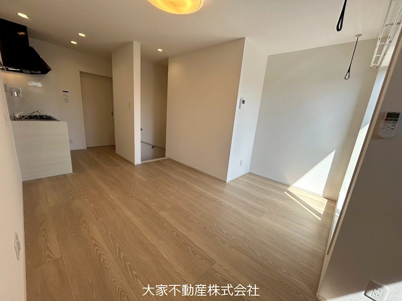 居室・リビング　※写真の照明は撮影用の為、付いておりません。