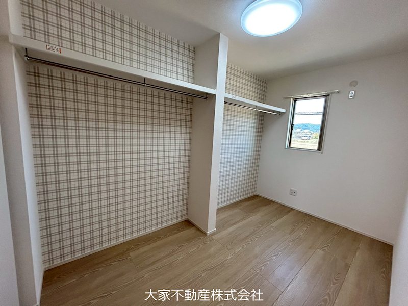 収納　※写真の照明は撮影用の為、付いておりません。