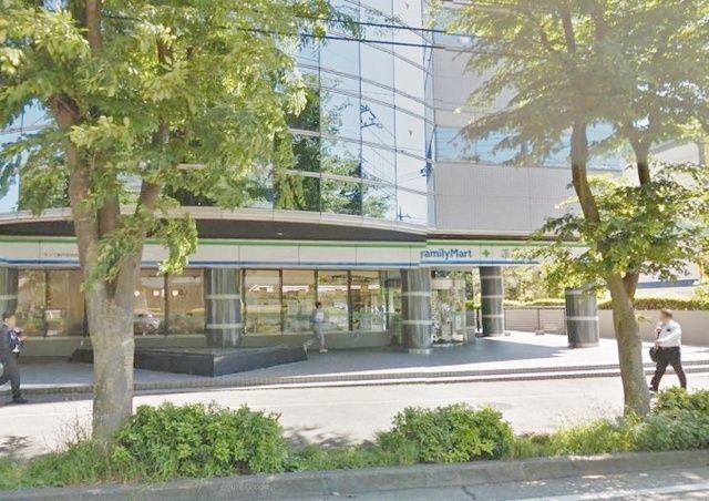 コンビニ　ファミリーマート東戸塚駅西口店（コンビニ）まで479m