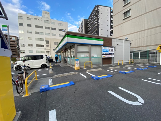 コンビニ　ファミリーマート 桜川二丁目店（コンビニ）まで374m