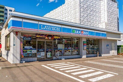 コンビニ　ローソン札幌北13条東店（コンビニ）まで52m