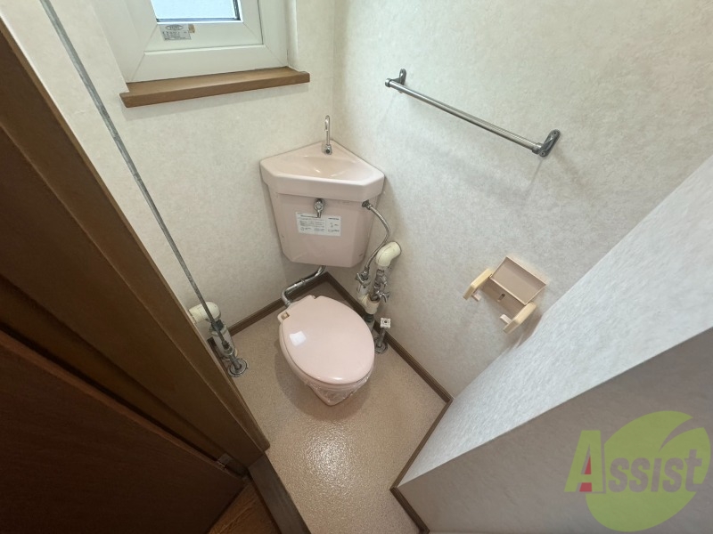 トイレ　こちらはトイレです。清潔感があり、安心して使用できます。