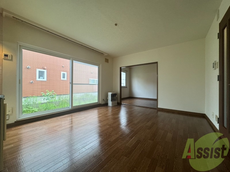 居室・リビング　広くてキレイなお部屋が広がっていて、充実した生活が送れそう。