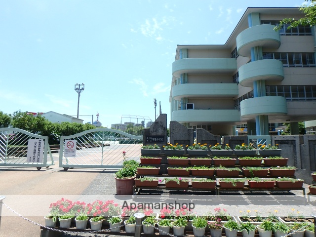 中学校　甲東中学校（中学校）まで477m
