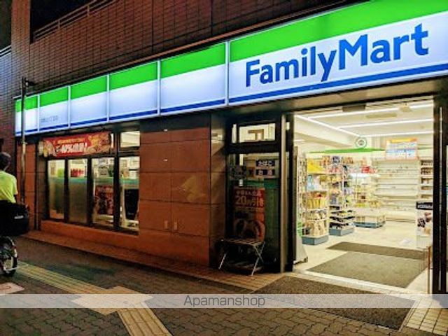 コンビニ　ファミリーマート本駒込六丁目店（コンビニ）まで53m