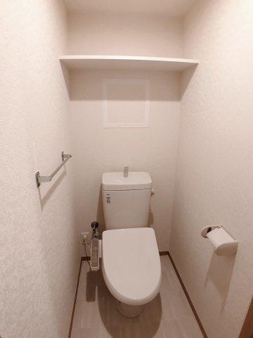 トイレ　お手洗いは温水洗浄便座付きになります♪