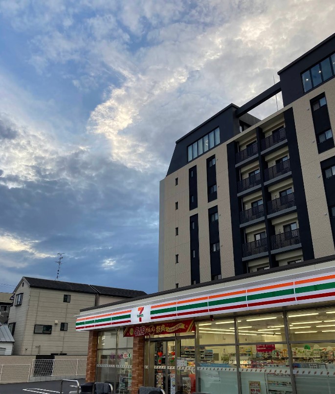コンビニ　セブンイレブン 高槻南松原町店（コンビニ）まで196m