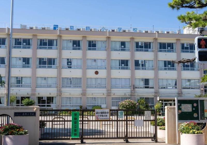 小学校　葛飾区立葛飾小学校（小学校）まで350m