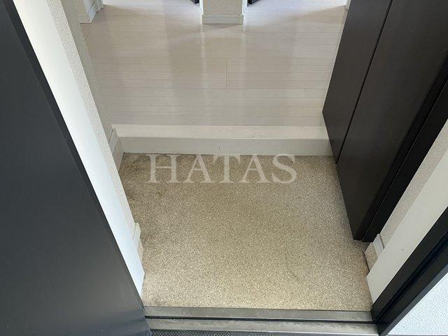 玄関　同物件別部屋です。