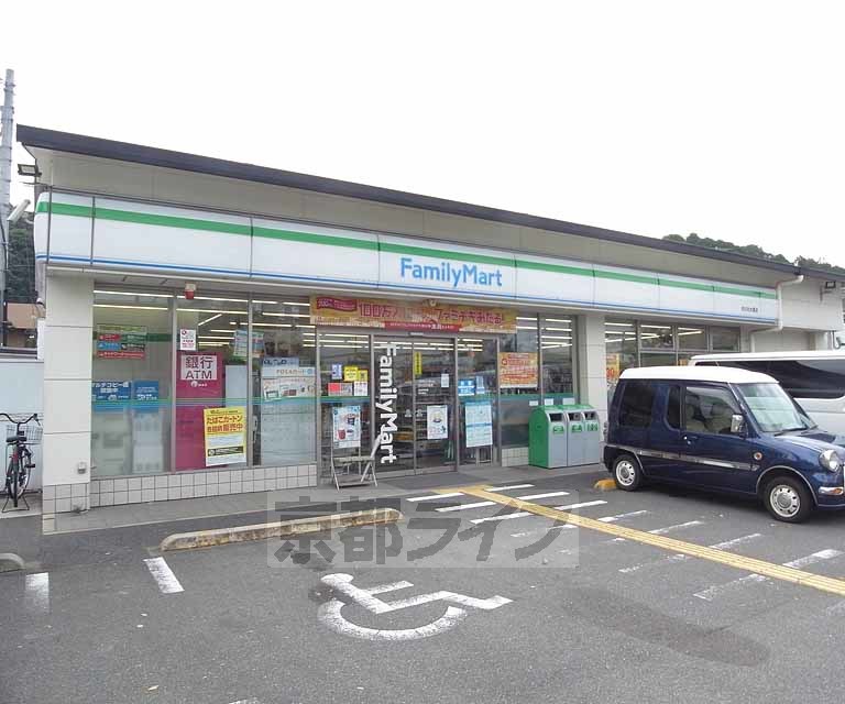 コンビニ　ファミリーマート　白川北大路店（コンビニ）まで57m