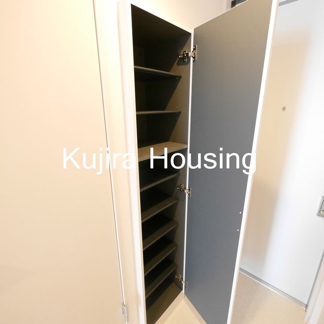 玄関　★下駄箱完備の玄関★