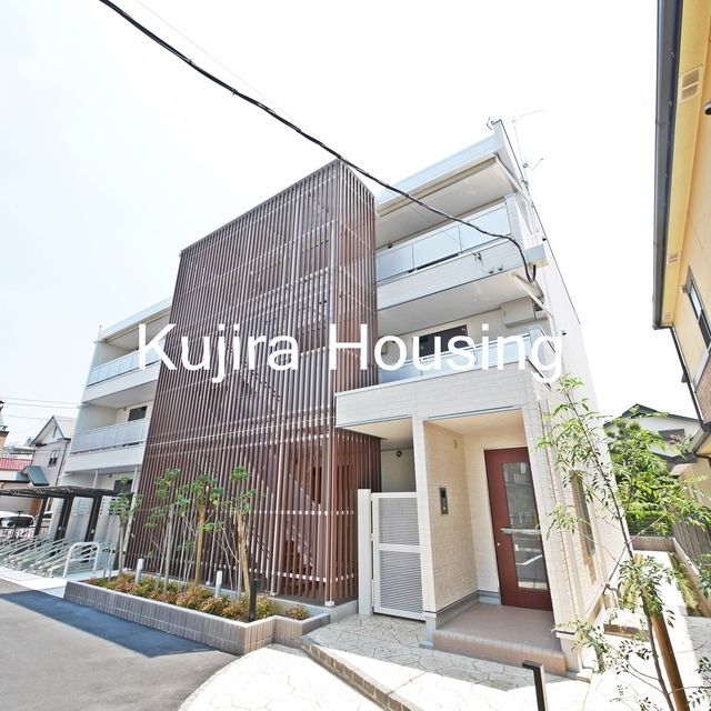 建物外観　★伊勢崎線越谷駅徒歩９分、経済的な都市ガスの物件です★