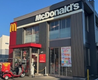 飲食店　マクドナルド 6号線青戸店（飲食店）まで574m