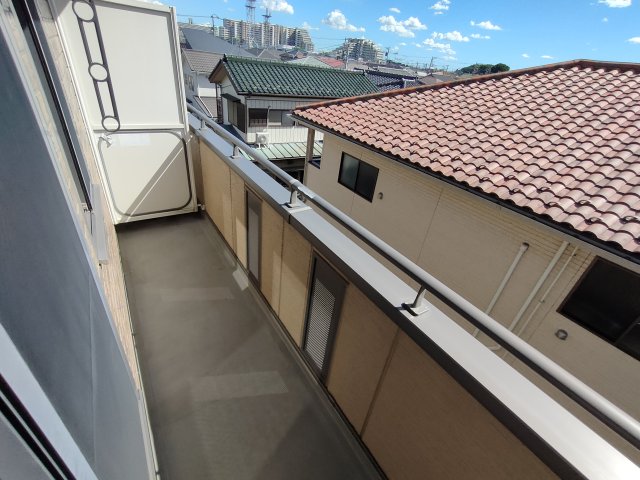 バルコニー　陽当たり良好なバルコニーです