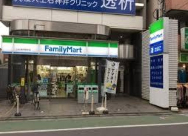 コンビニ　ファミリーマート上石神井駅前店（コンビニ）まで387m