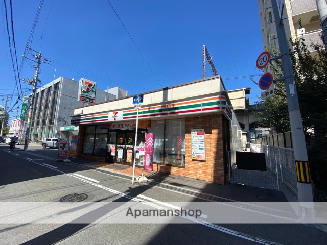 コンビニ　セブン－イレブン近鉄河内小阪駅南店（コンビニ）まで493m