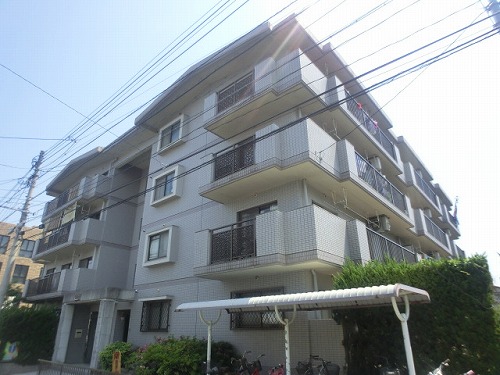 建物外観　住宅街にある４階建て賃貸マンションです！