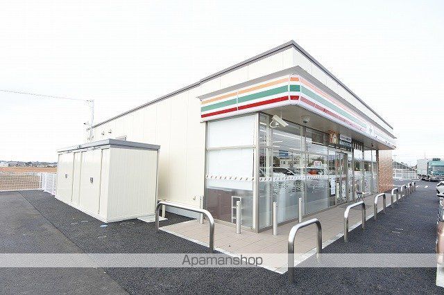 コンビニ　セブンイレブン（コンビニ）まで618m