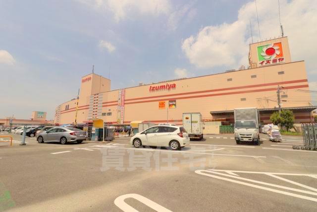スーパー　イズミヤ　千里丘店（スーパー）まで675m