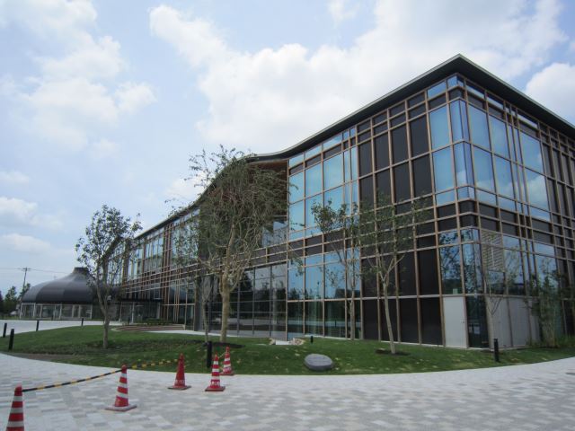 図書館　岐阜市立中央図書館（図書館）まで360m