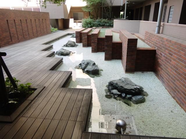 その他　★水が流れる敷地内★