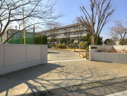 中学校　蕨市立第二中学校（中学校）まで741m