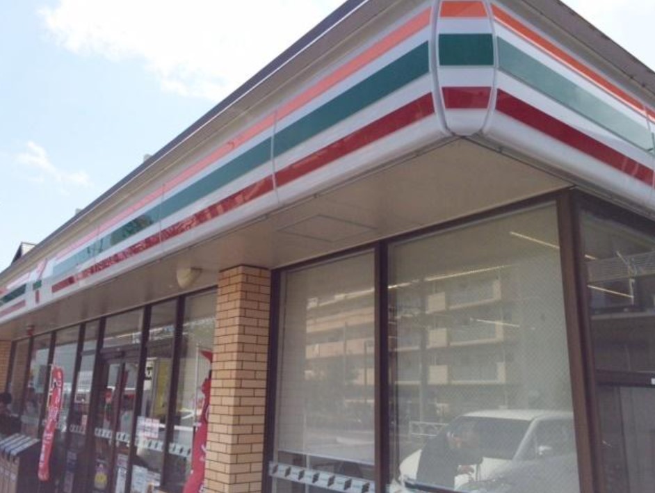 コンビニ　セブンイレブン世田谷成城8丁目店（コンビニ）まで891m