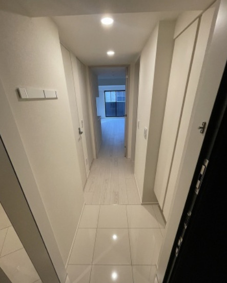 玄関　※別部屋(反転タイプ)の参考写真です。