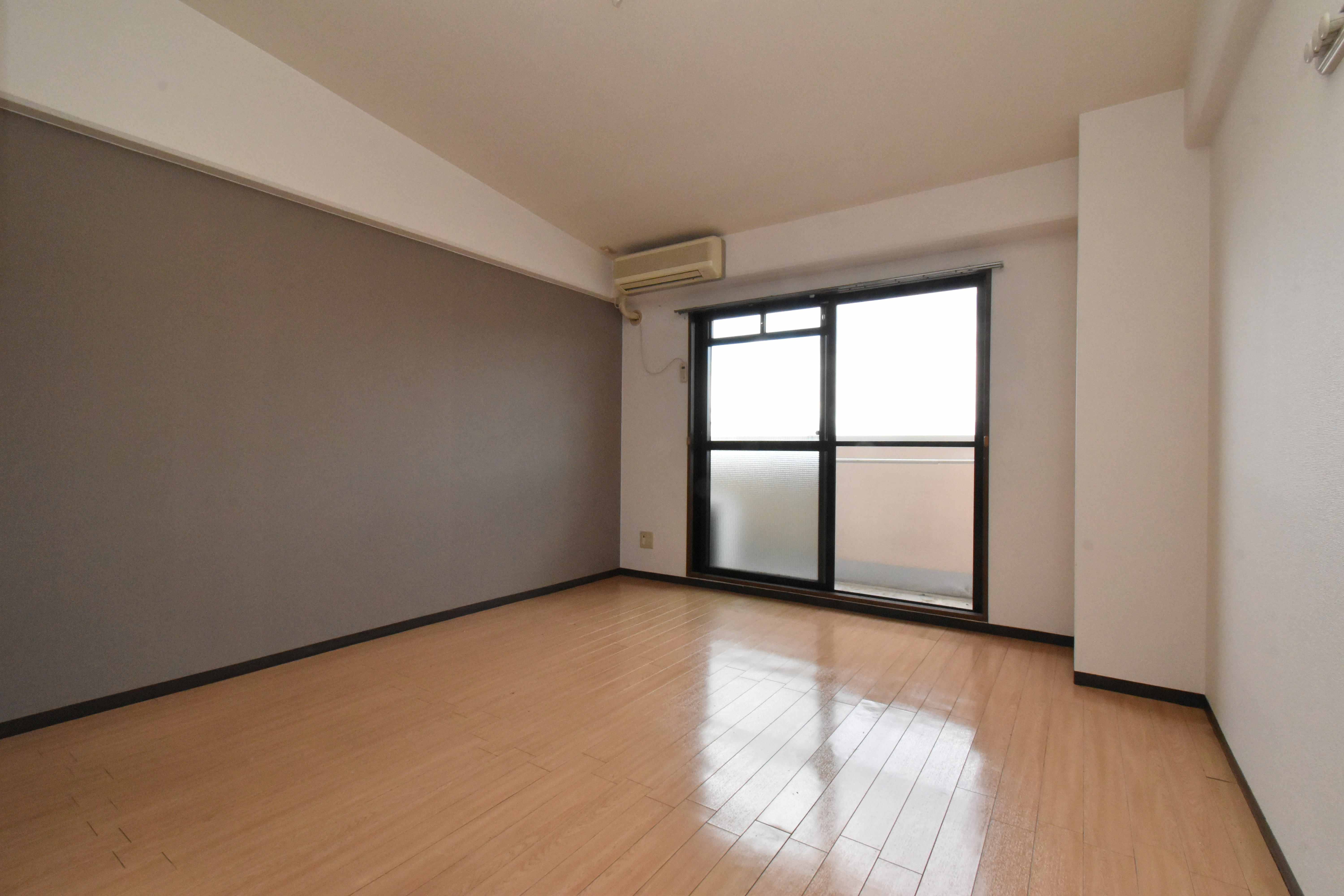 居室・リビング　※同建物の別のお部屋の写真です。