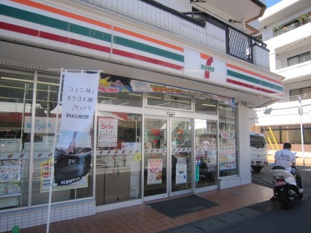 コンビニ　セブンイレブン市川南行徳駅北店（コンビニ）まで304m