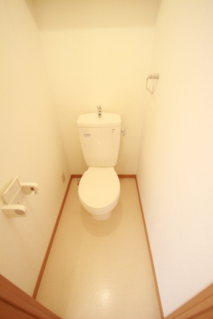 トイレ　※別室の参考写真の為、現況優先です。