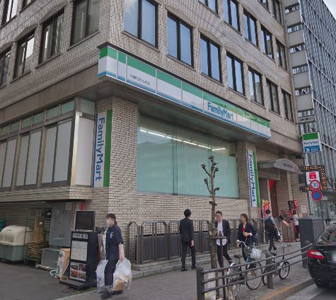 コンビニ　ファミリーマート 六番町日テレ前店（コンビニ）まで188m