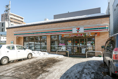 コンビニ　セブンイレブン南6条店（コンビニ）まで128m