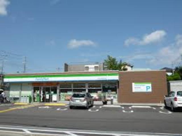 コンビニ　ファミリーマート吹田山手町四丁目店（コンビニ）まで604m