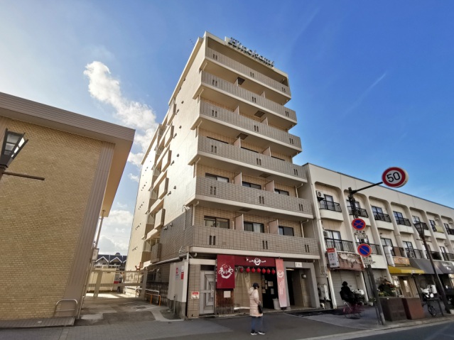 建物外観　大通りに面した建物です