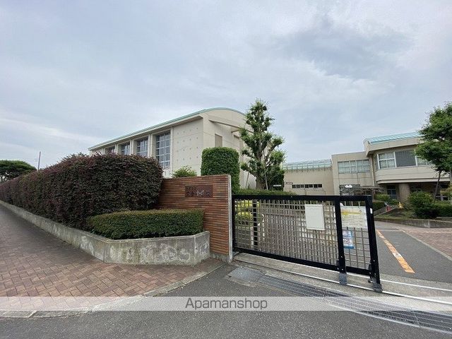 小学校　藤沢市立六会小学校（小学校）まで611m