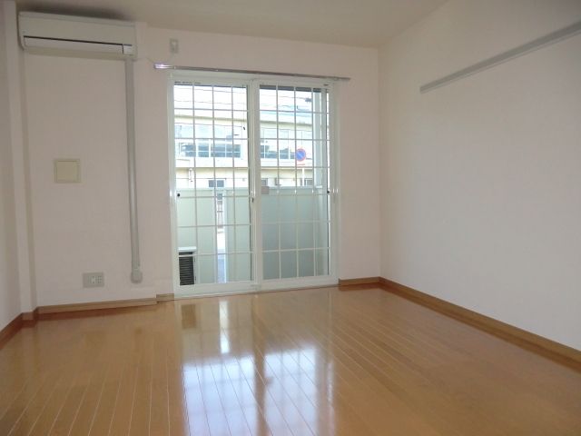 居室・リビング　明るいお部屋です