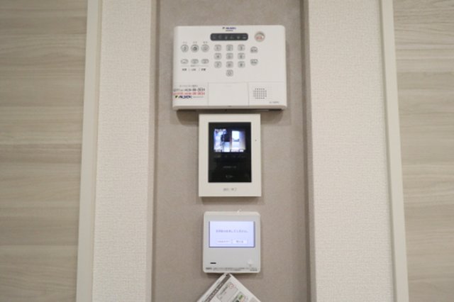 セキュリティ　ALSOKホームセキュリティ標準搭載、カラーモニター付インタ