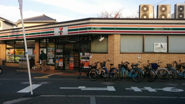 コンビニ　セブンイレブン大阪桃谷3丁目店（コンビニ）まで493m